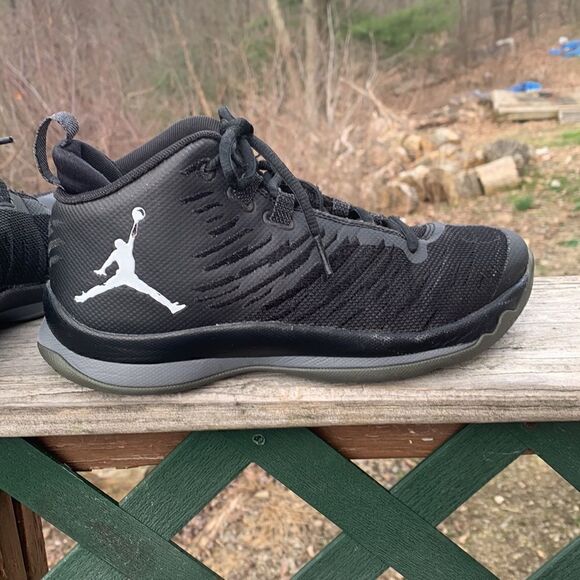 Nike Jordan Super Fly 5 Black Sneakers Sz 6Y - Picture 4 of 8